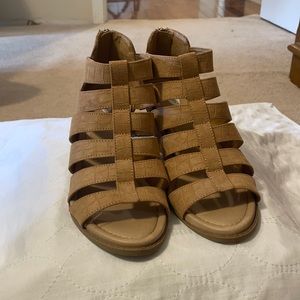 Dr. Scholl’s Beige Block Heel